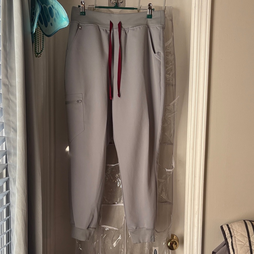 Figs high waist Zamora scrub pants medium petite in cement.